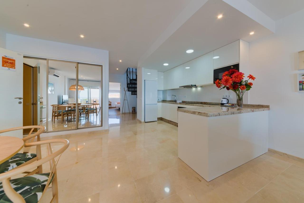 Holidays2Fuengirola Duplex With Stunning Sea View, Terraces,1St Line Beside Port Buitenkant foto
