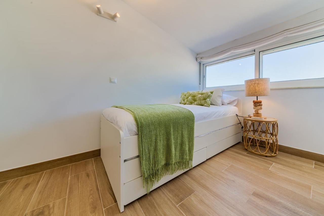 Holidays2Fuengirola Duplex With Stunning Sea View, Terraces,1St Line Beside Port Buitenkant foto