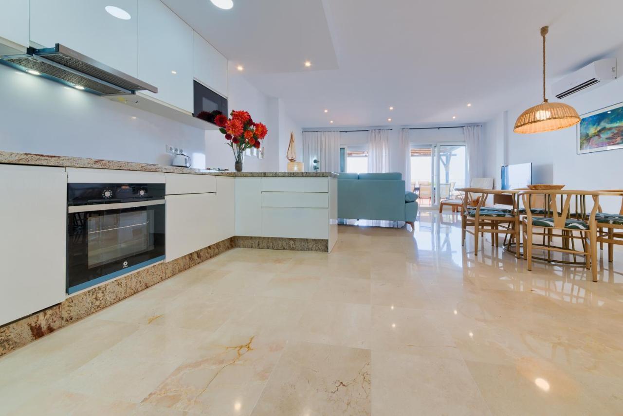 Holidays2Fuengirola Duplex With Stunning Sea View, Terraces,1St Line Beside Port Buitenkant foto