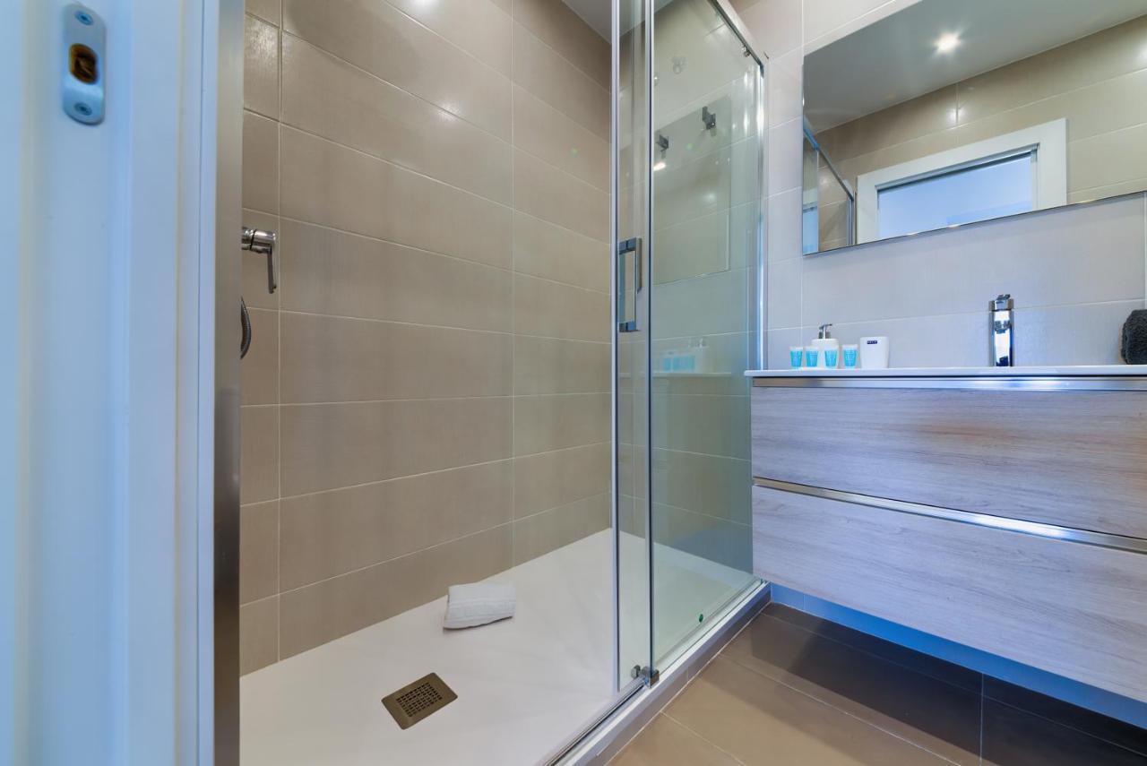 Holidays2Fuengirola Duplex With Stunning Sea View, Terraces,1St Line Beside Port Buitenkant foto