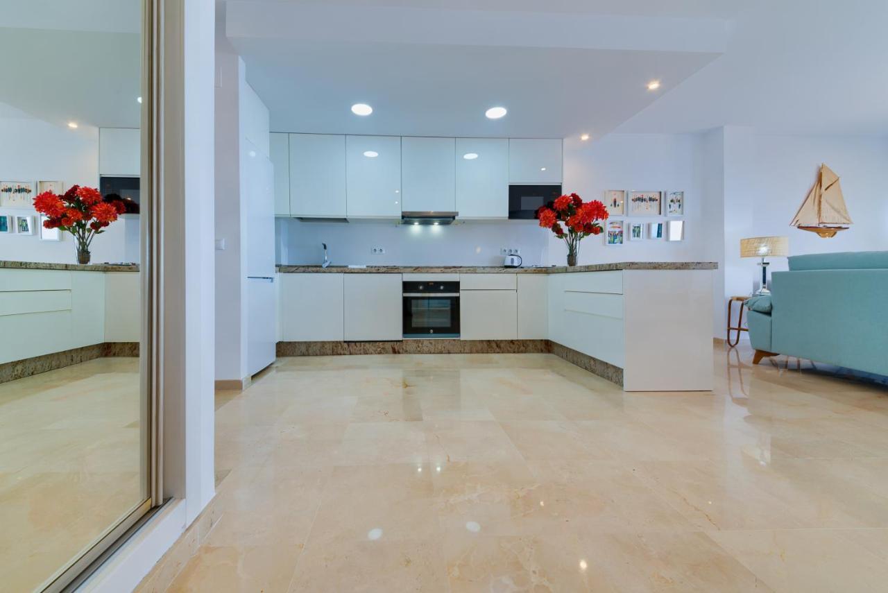 Holidays2Fuengirola Duplex With Stunning Sea View, Terraces,1St Line Beside Port Buitenkant foto