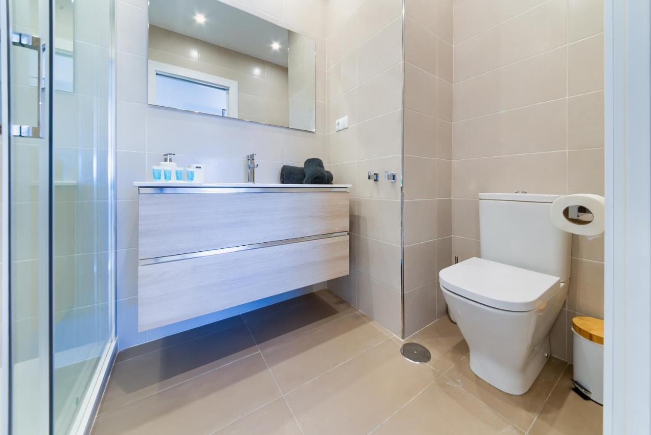 Holidays2Fuengirola Duplex With Stunning Sea View, Terraces,1St Line Beside Port Buitenkant foto